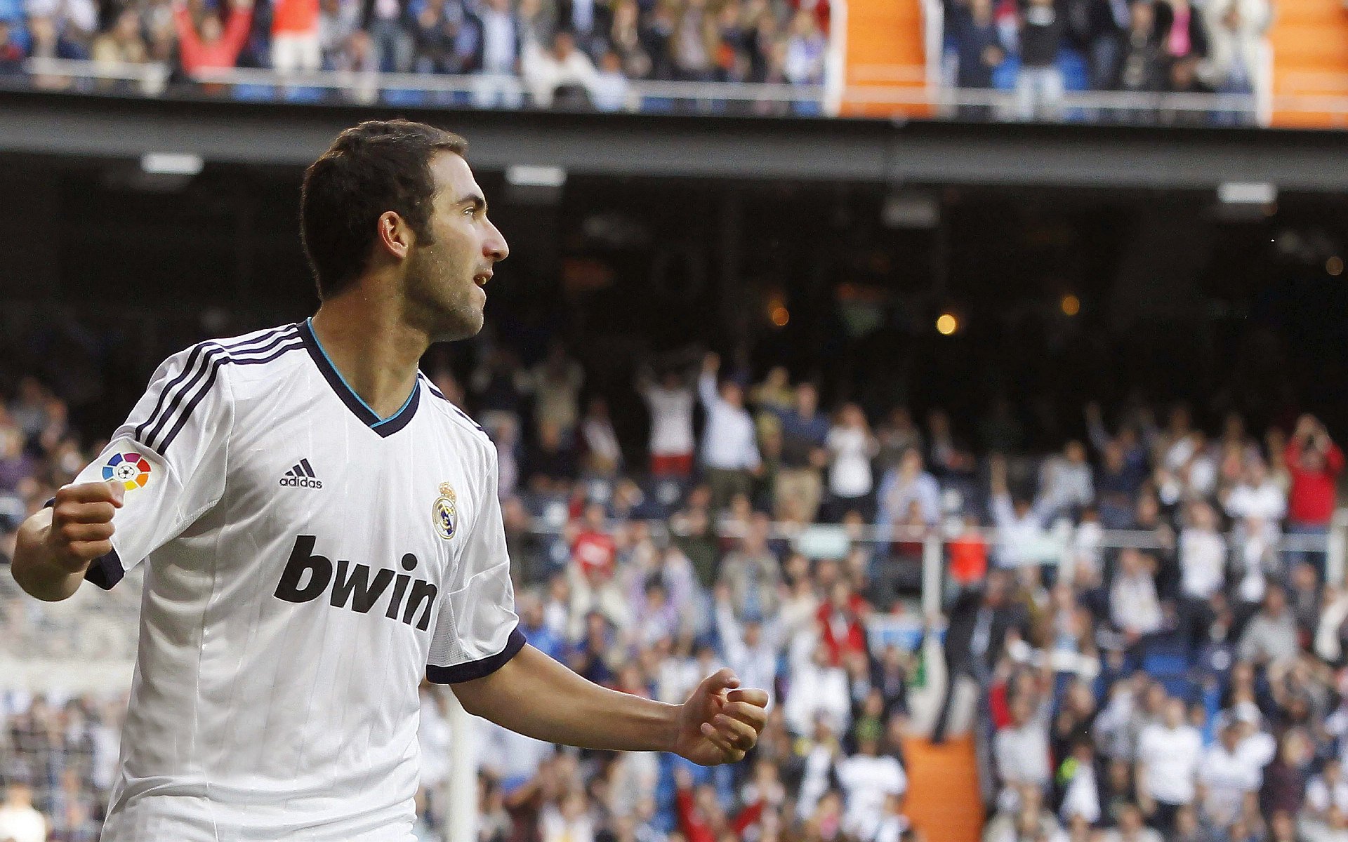 欧冠英超狂欢一夜！阿森纳3-0豪取4连胜登顶，热刺4-0，利物浦1，英超阿森纳利物浦直播吧